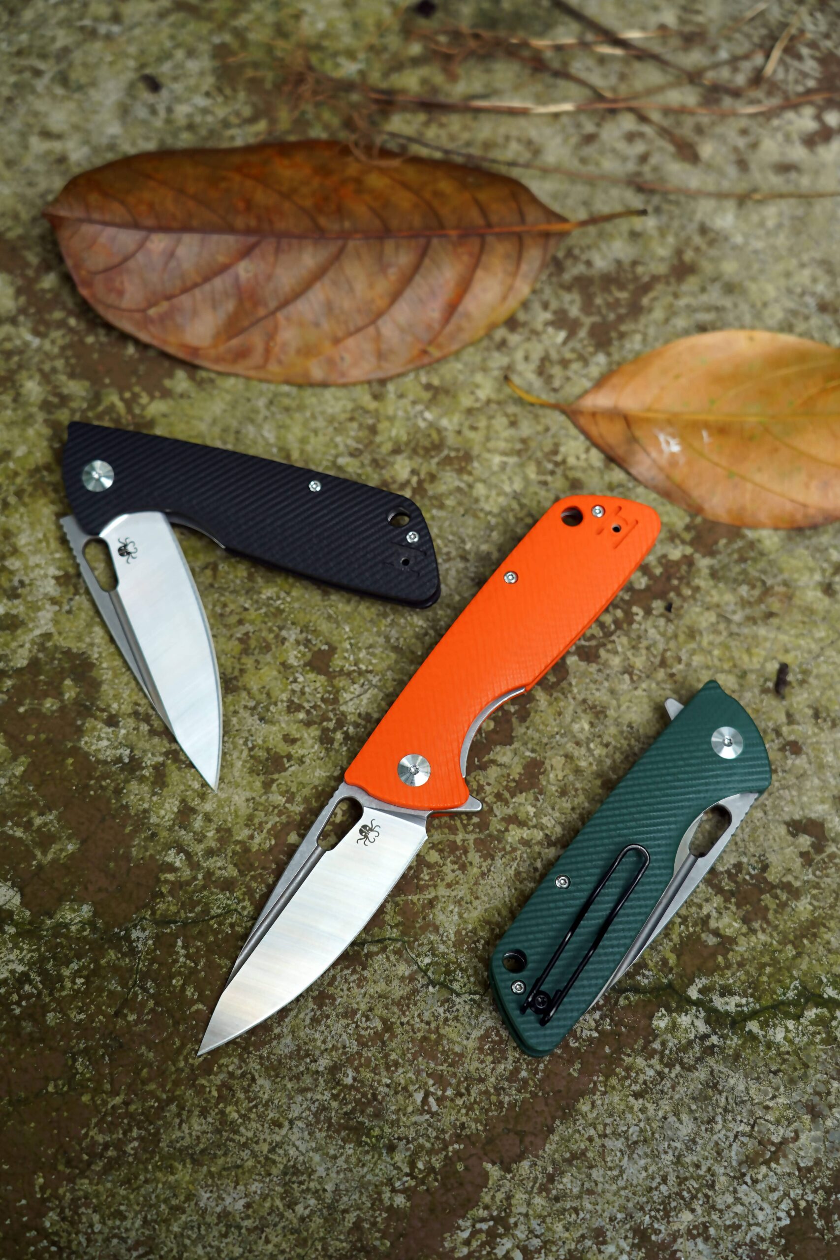 B04 GRANI KRAKEN G10 HANDLE AND D2 BLADE KNIVES