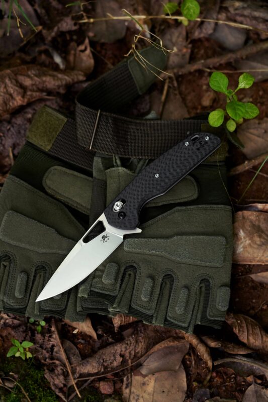 B03 BRAG KRAKEN CARBON FIBER HANDLE D2 STEEL KNIVES