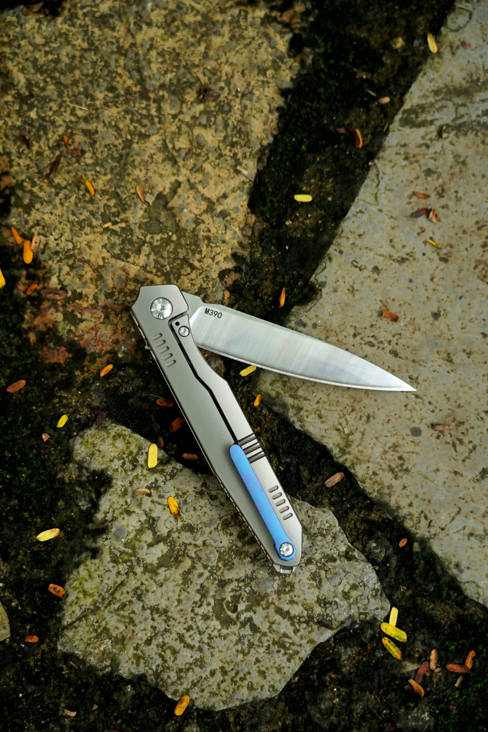 B01 RAEF KRAKEN TITANIUM HANDLE AND M390 BLADE KNIVES