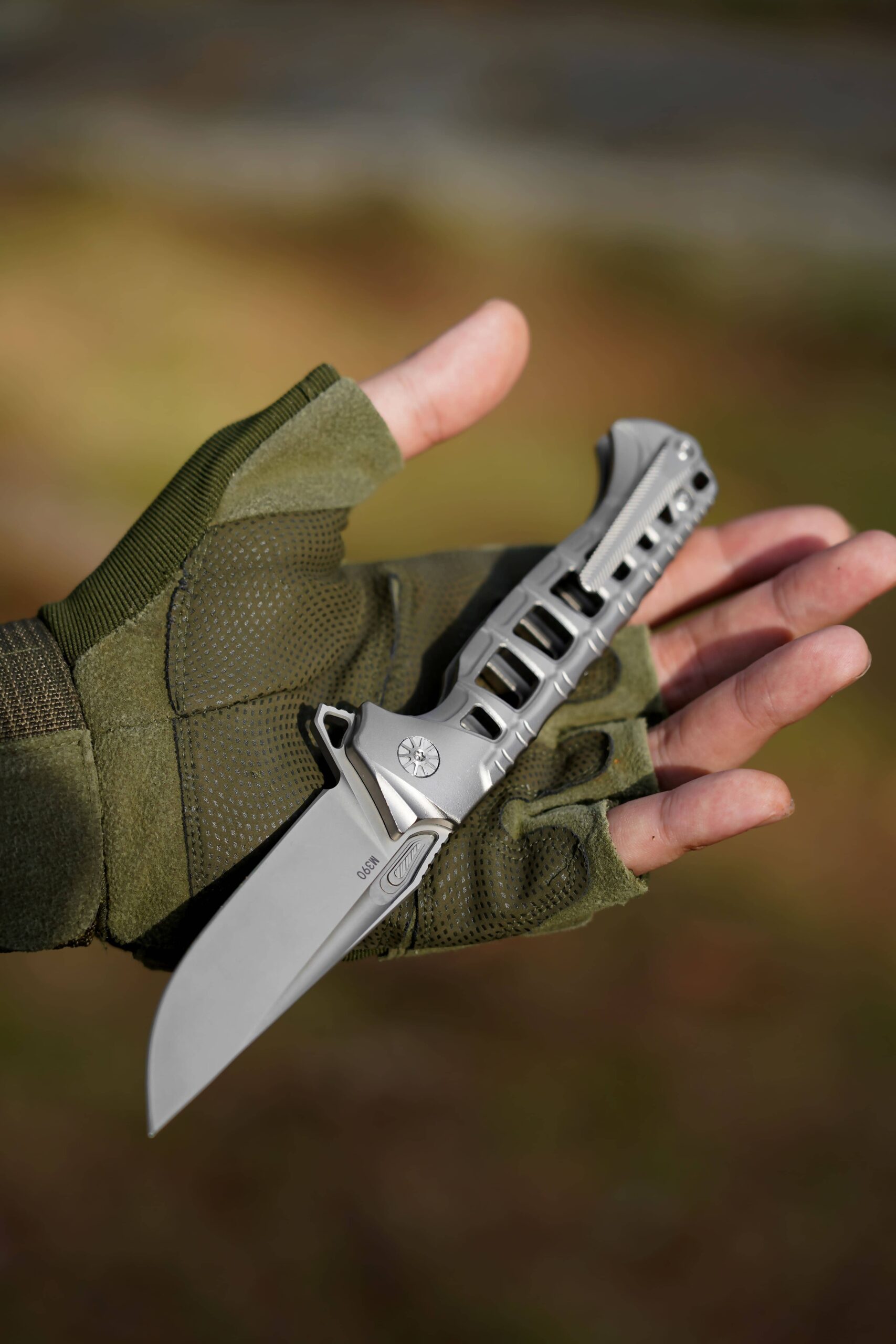 B09 SKALDR TITANIUM HANDLE AND M390 BLADE KNIVES