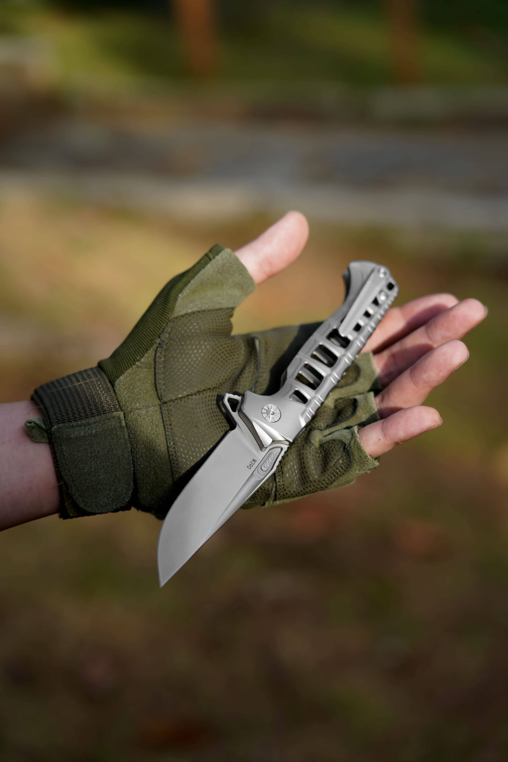 B09 SKALDR TITANIUM HANDLE AND M390 BLADE KNIVES