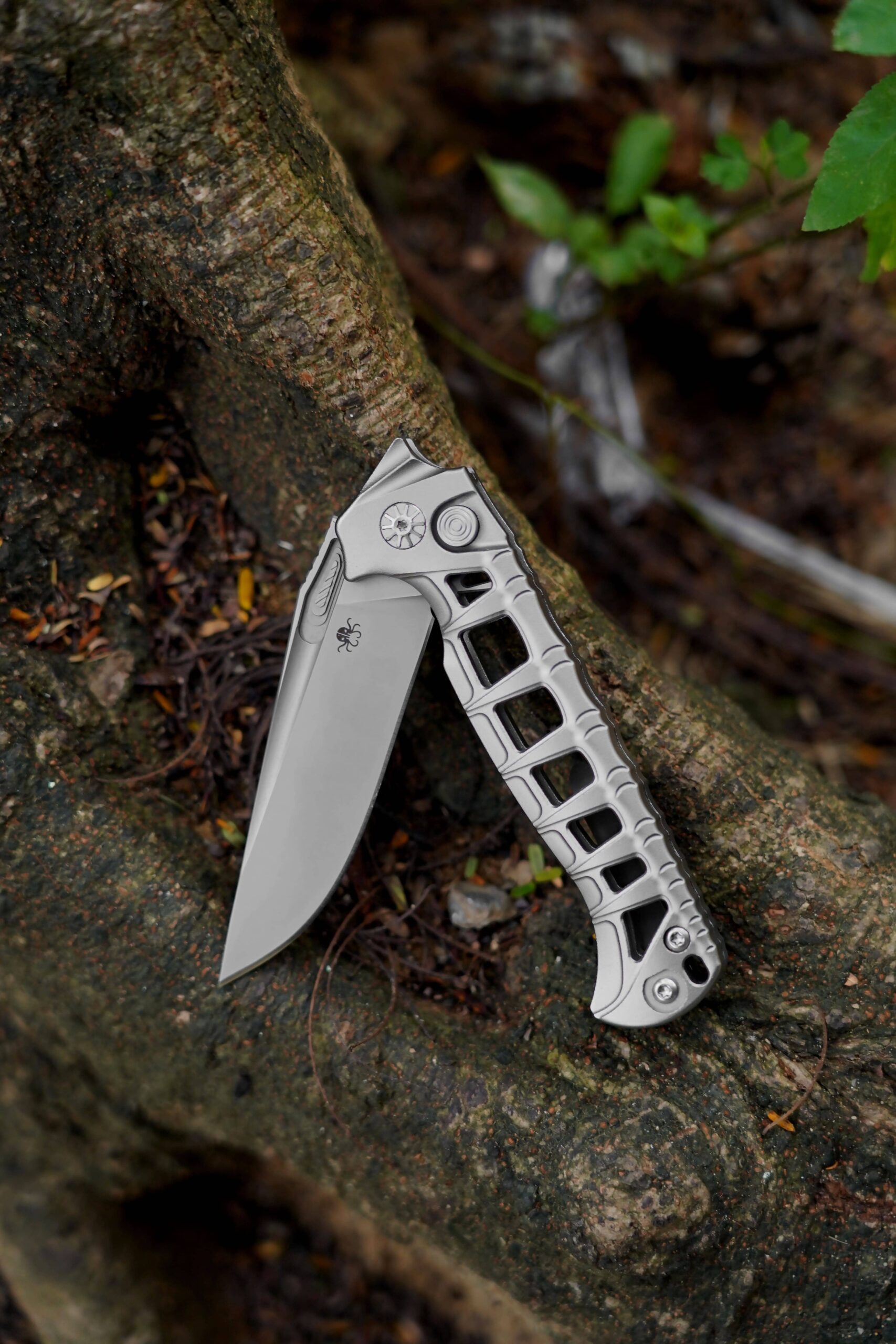 B09 SKALDR TITANIUM HANDLE AND M390 BLADE KNIVES