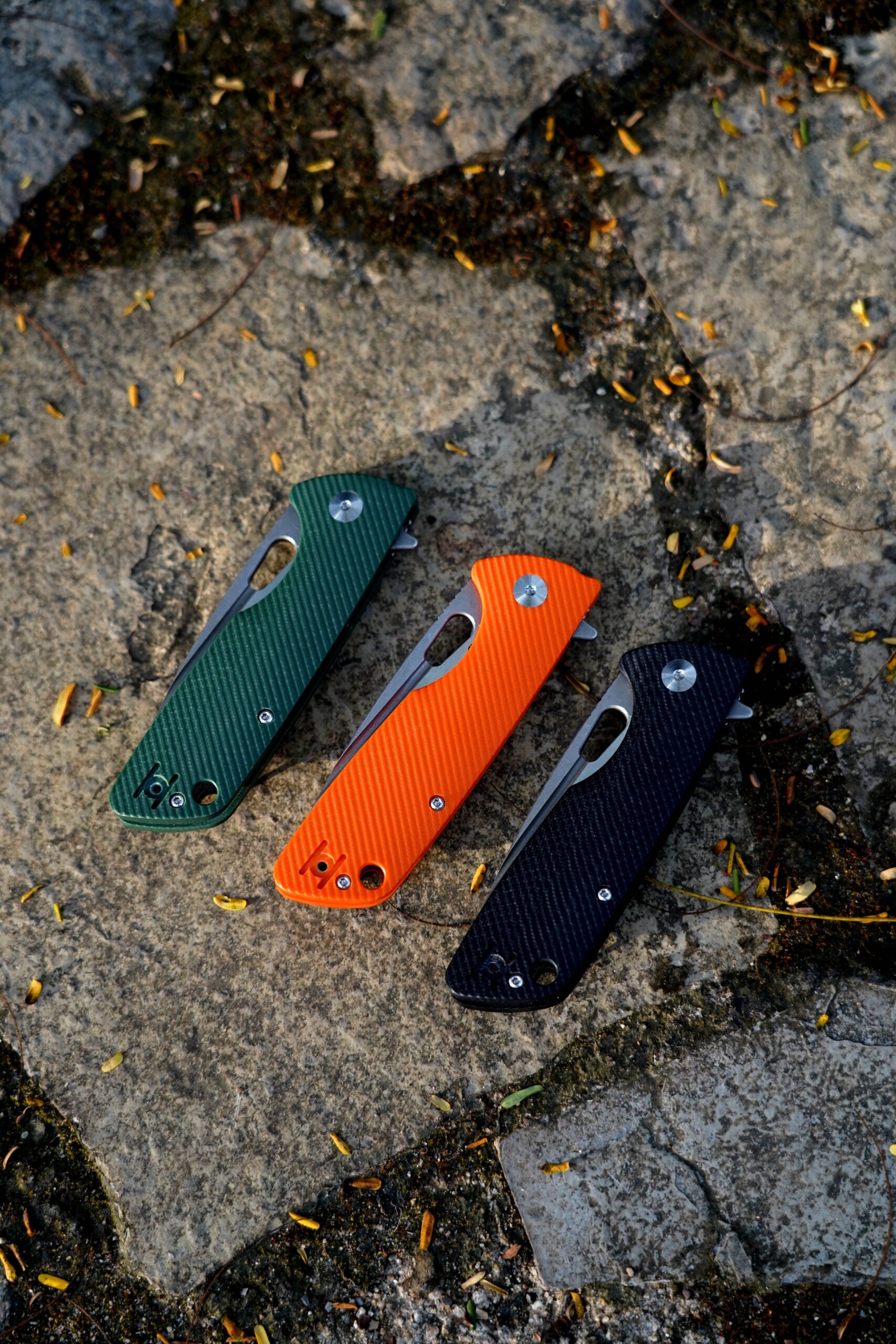 B04 GRANI KRAKEN G10 HANDLE AND D2 BLADE KNIVES