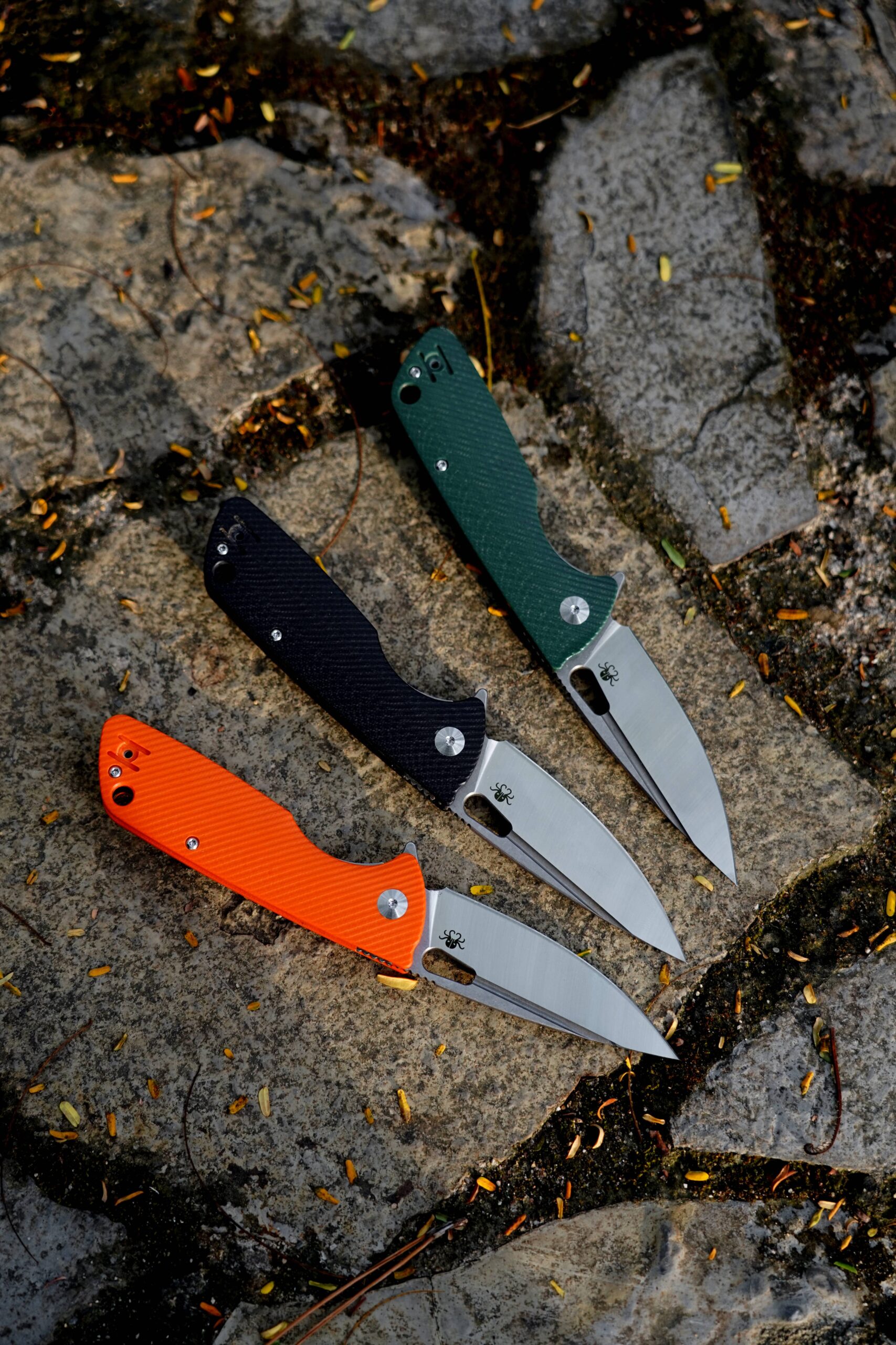 B04 GRANI KRAKEN G10 HANDLE AND D2 BLADE KNIVES