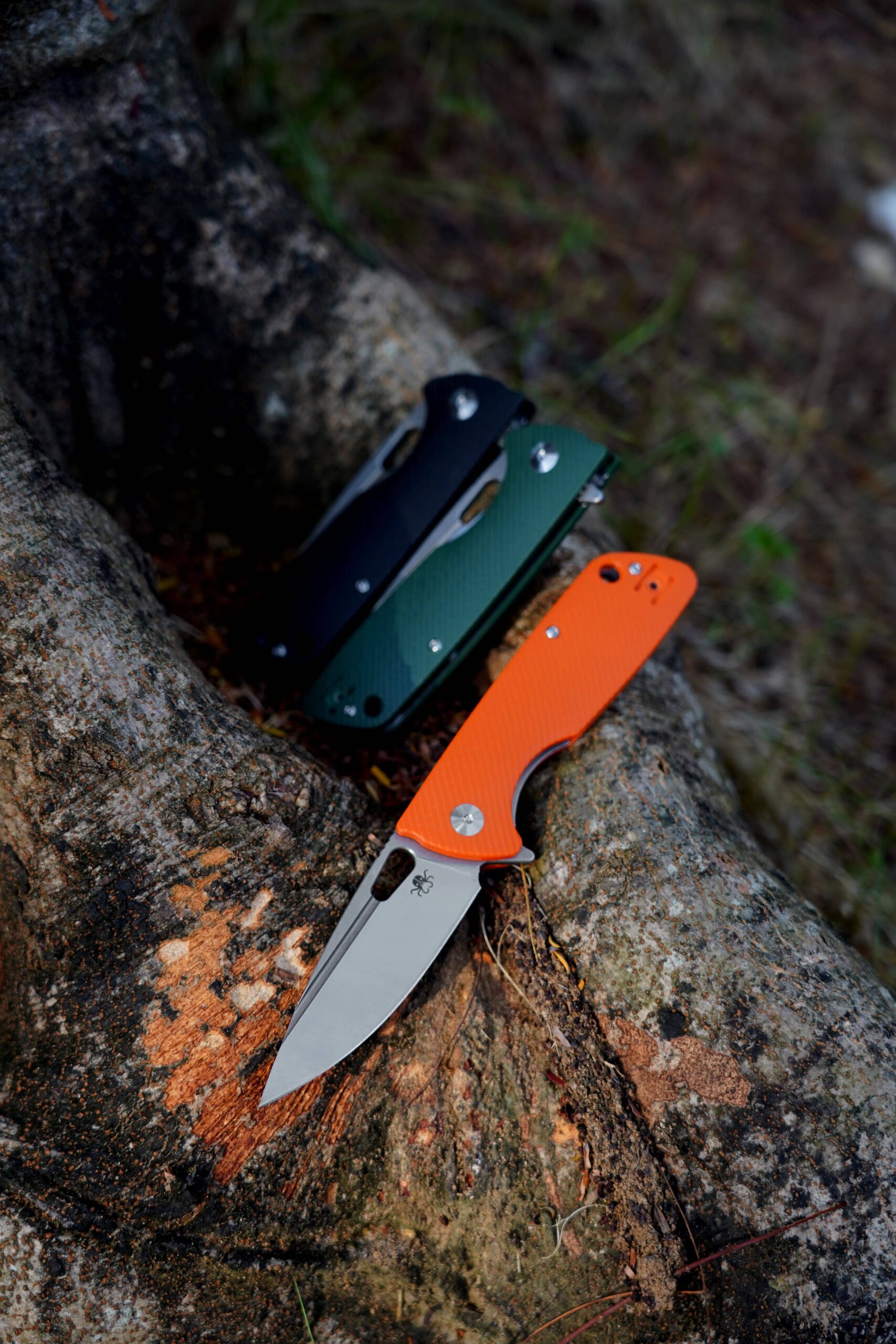 B04 GRANI KRAKEN G10 HANDLE AND D2 BLADE KNIVES