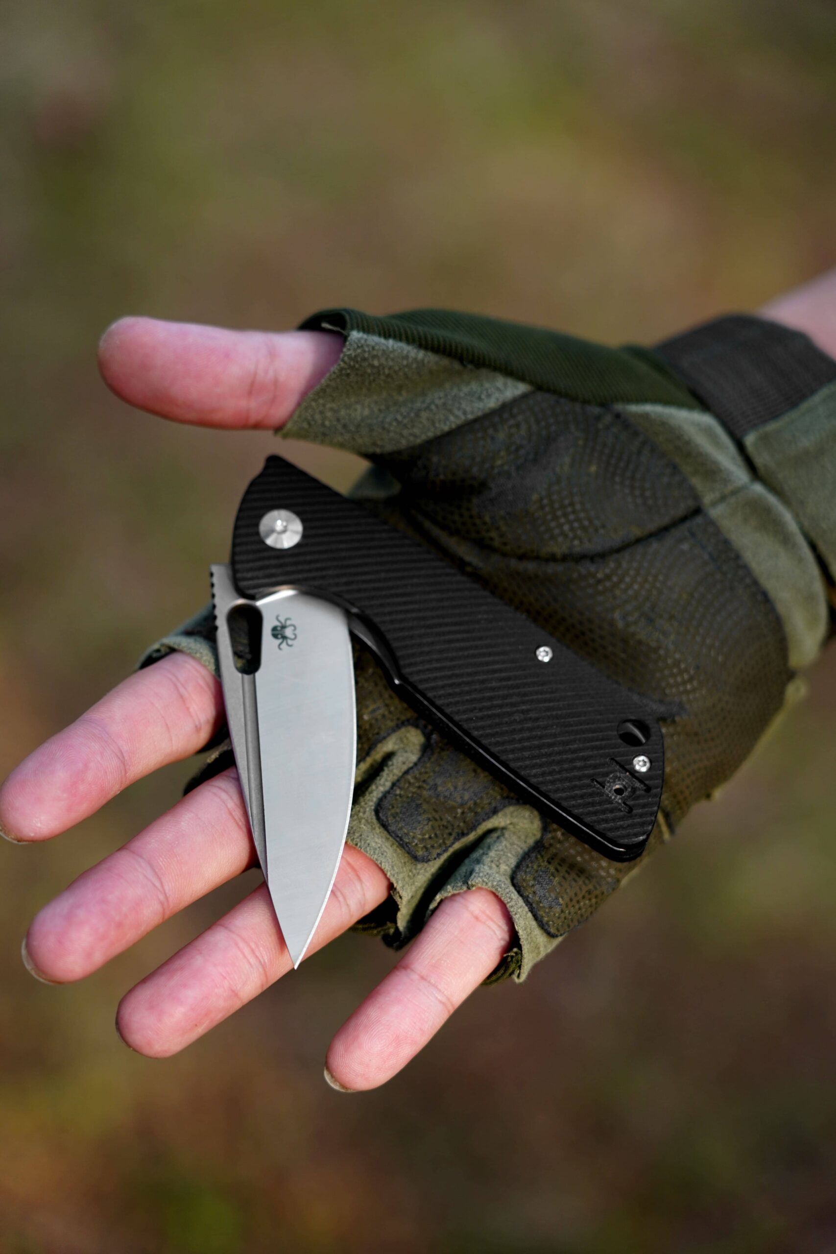 B04 GRANI KRAKEN G10 HANDLE AND D2 BLADE KNIVES