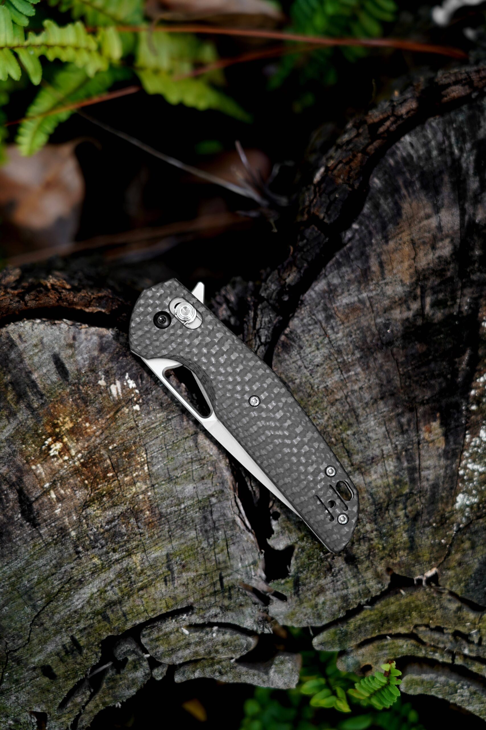 B03 BRAG KRAKEN CARBON FIBER HANDLE D2 STEEL KNIVES