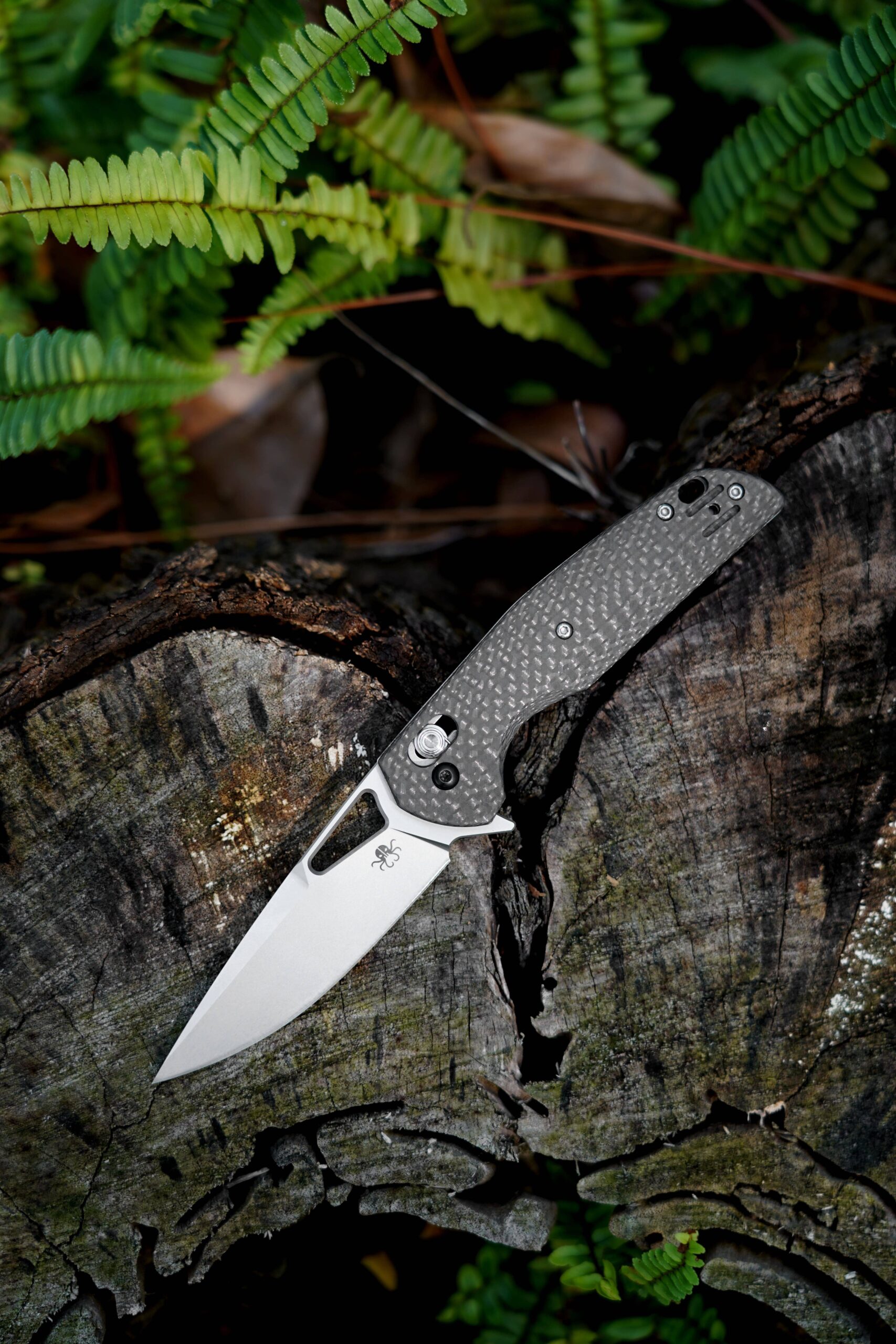 B03 BRAG KRAKEN CARBON FIBER HANDLE D2 STEEL KNIVES