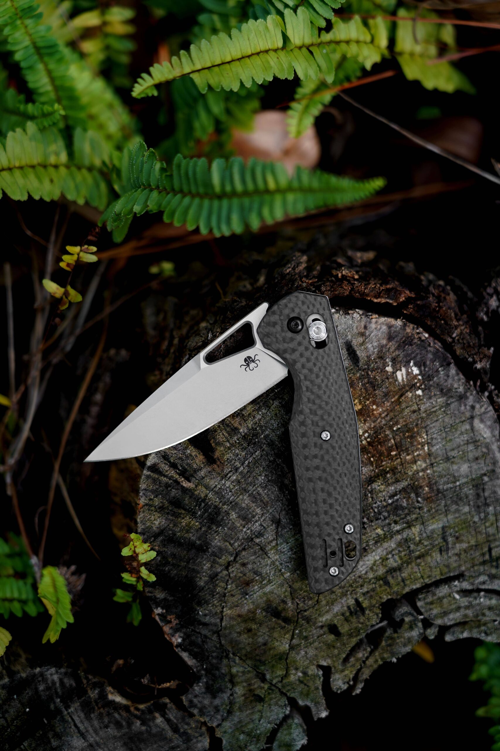 B03 BRAG KRAKEN CARBON FIBER HANDLE D2 STEEL KNIVES