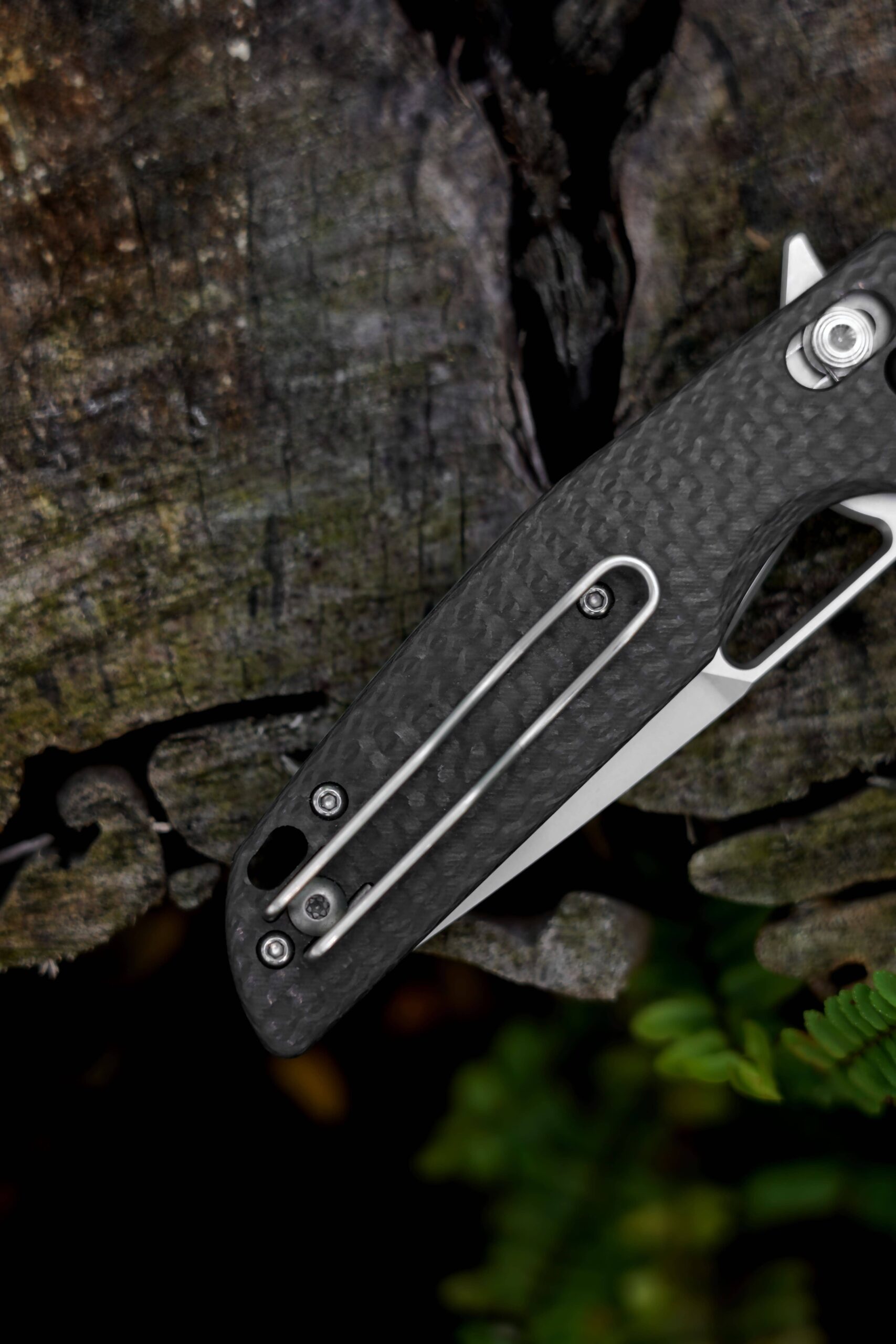 B03 BRAG KRAKEN CARBON FIBER HANDLE D2 STEEL KNIVES