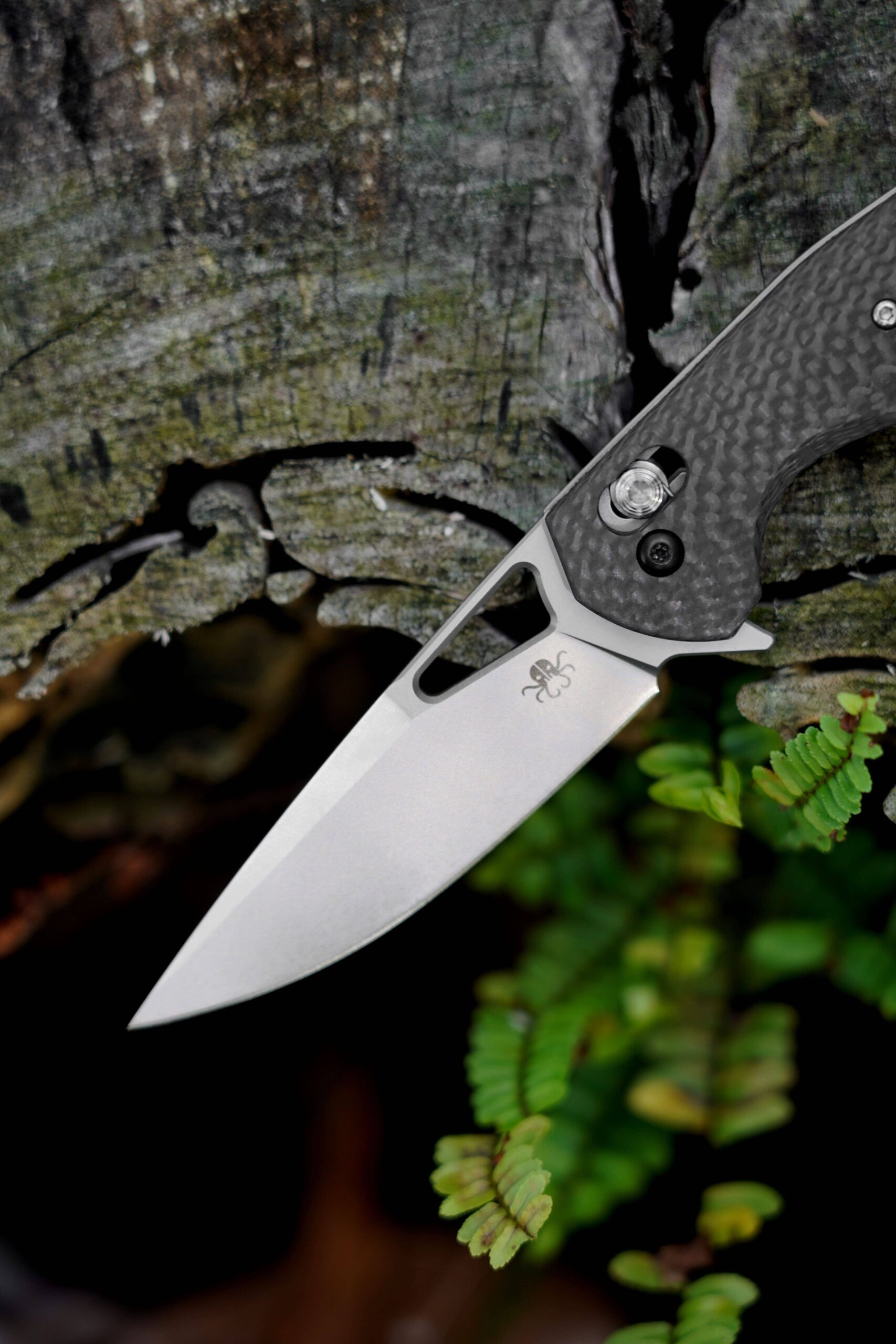 B03 BRAG KRAKEN CARBON FIBER HANDLE D2 STEEL KNIVES