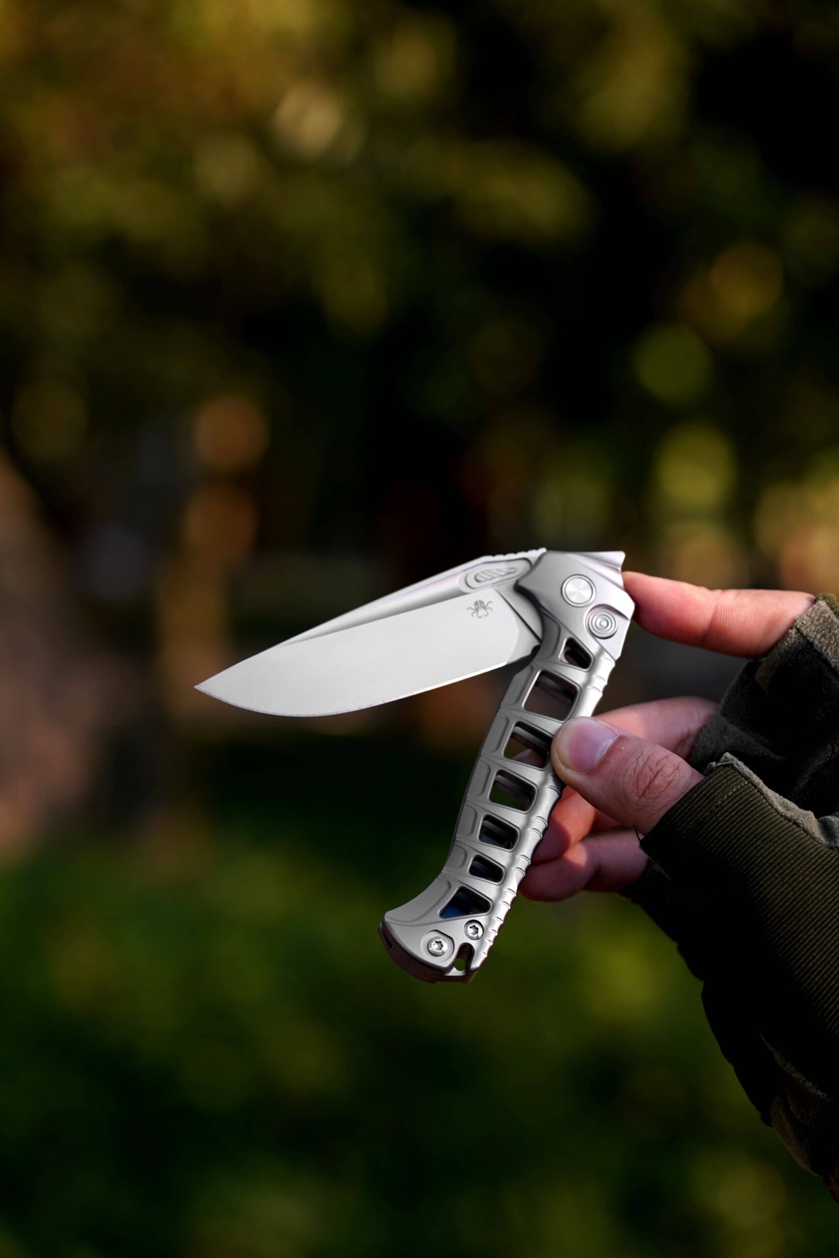 B09 SKALDR TITANIUM HANDLE AND M390 BLADE KNIVES