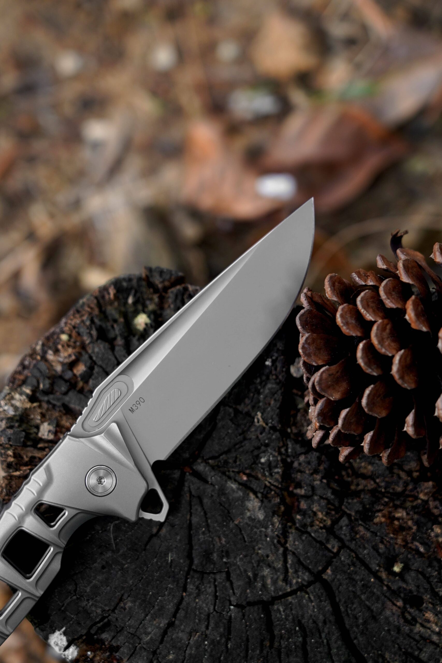 B09 SKALDR TITANIUM HANDLE AND M390 BLADE KNIVES