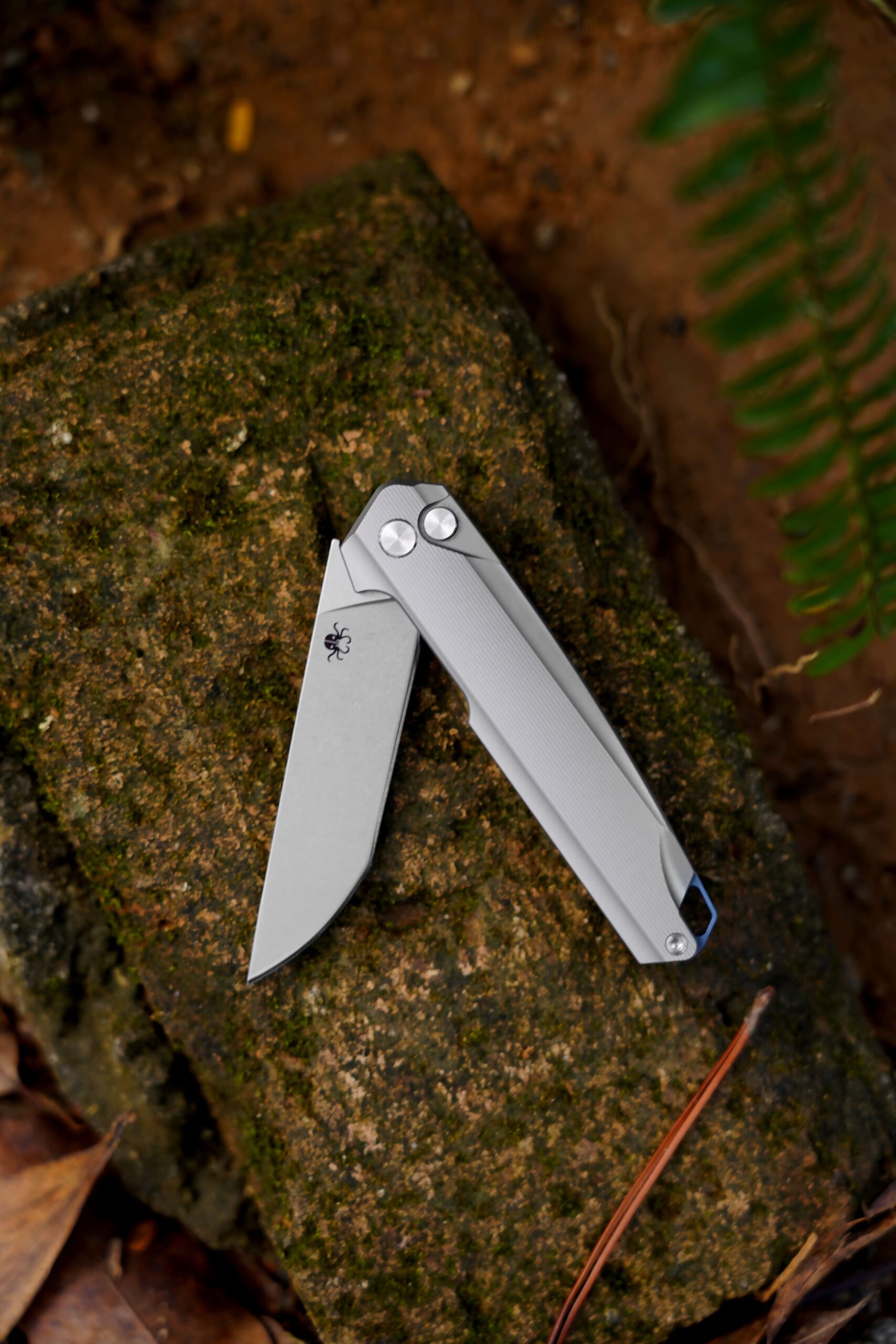 B02 FARN KRAKEN TITANIUM HANDLE 14C28N STEEL KNIVES